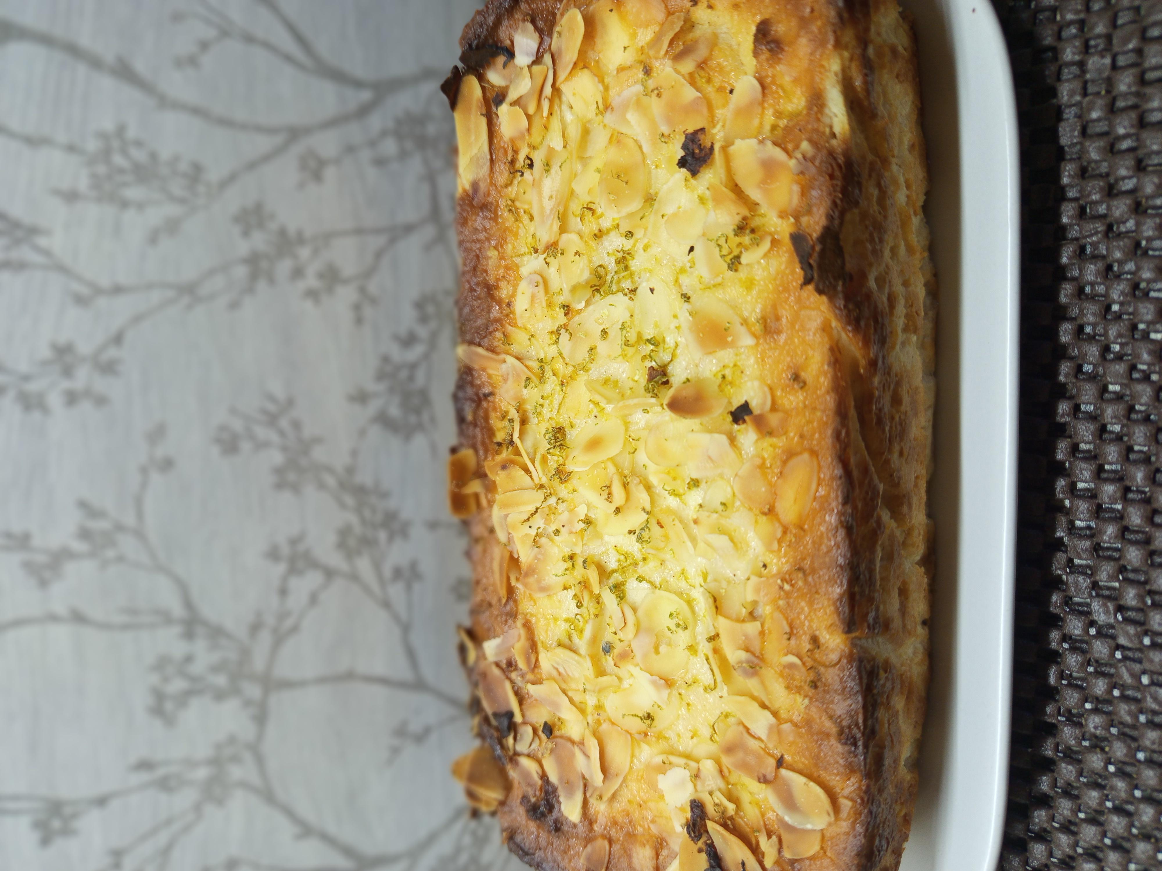 Ніжна сирна запіканка з манкою, корицею та цедрою лайма