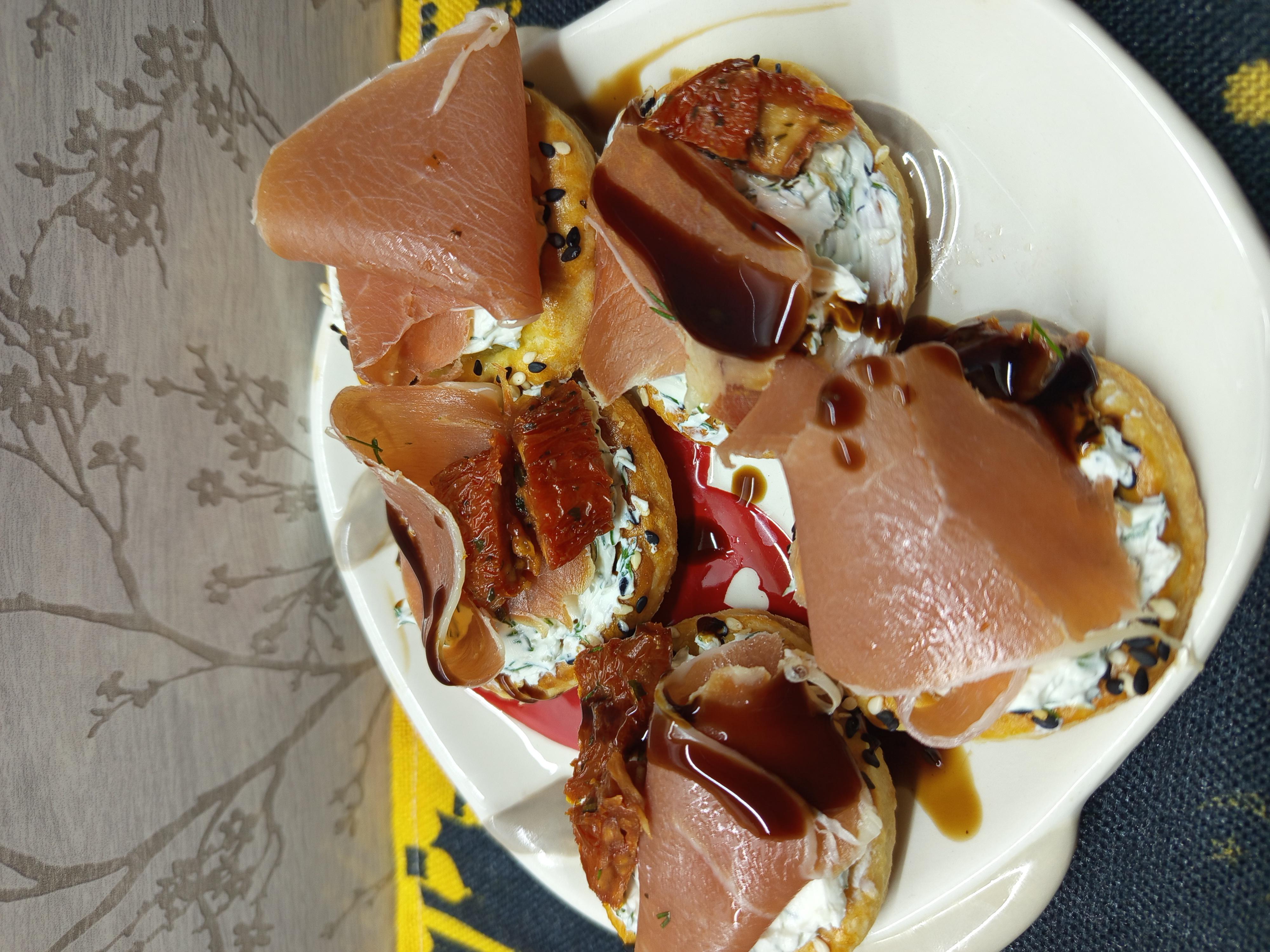 Слойоні закусочні канапки