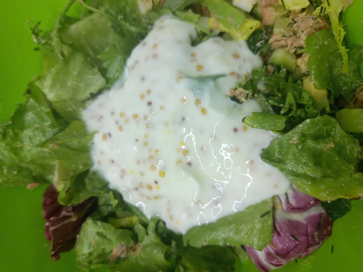 Білковий салат з йогуртовою заправкою