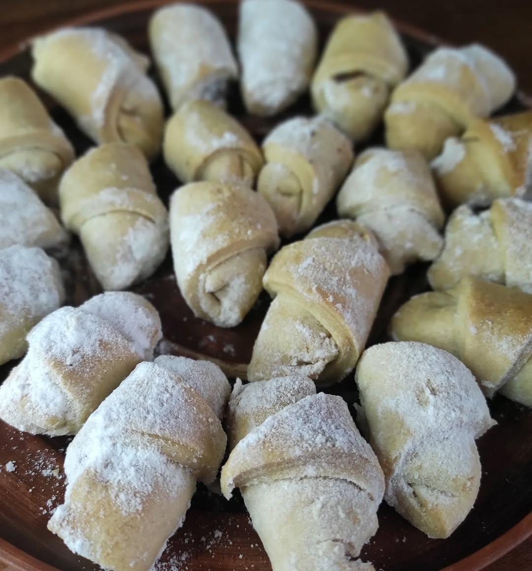 Рогалики з вишнею