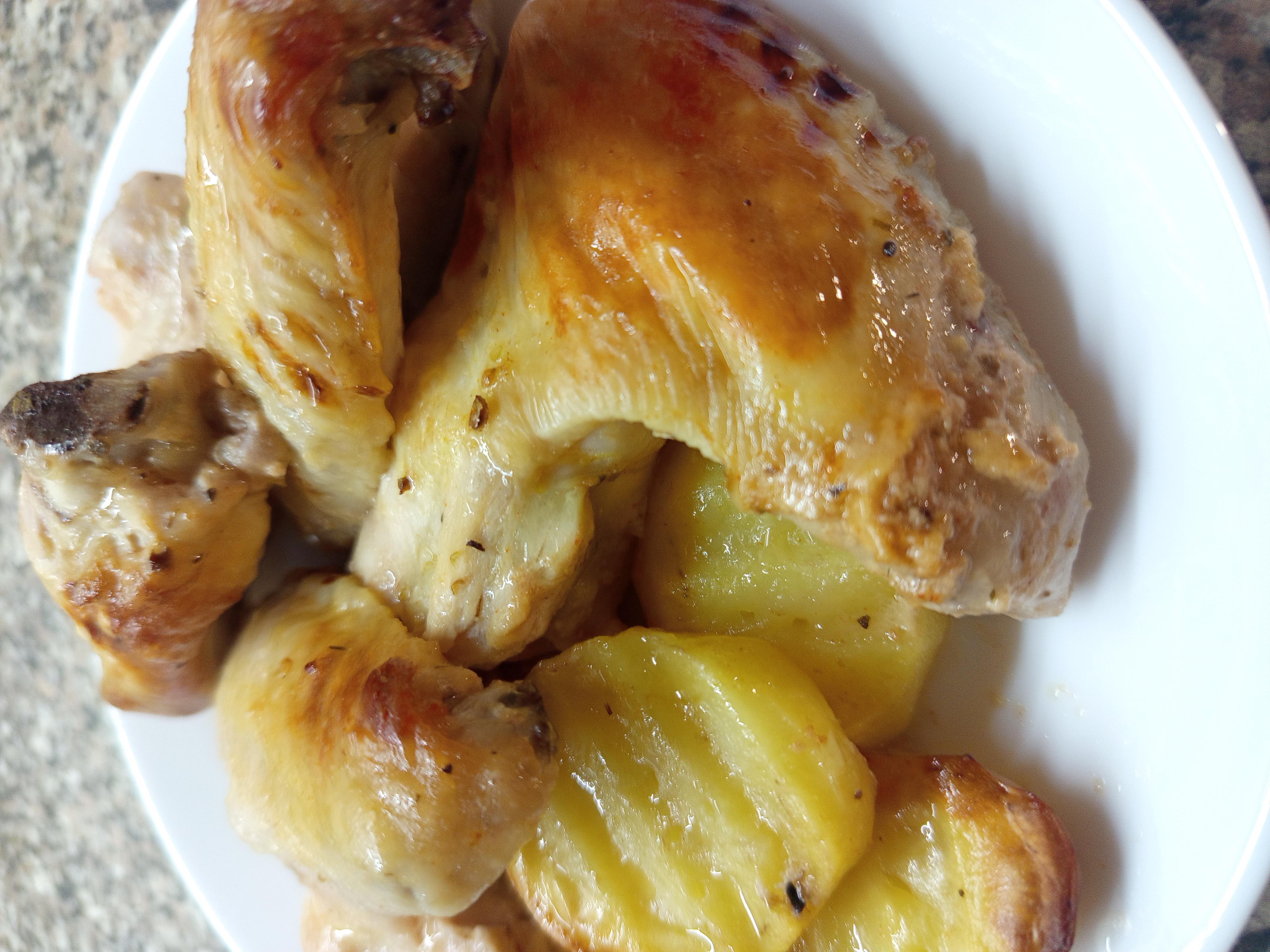 Запечена курка з йогуртом маринаді