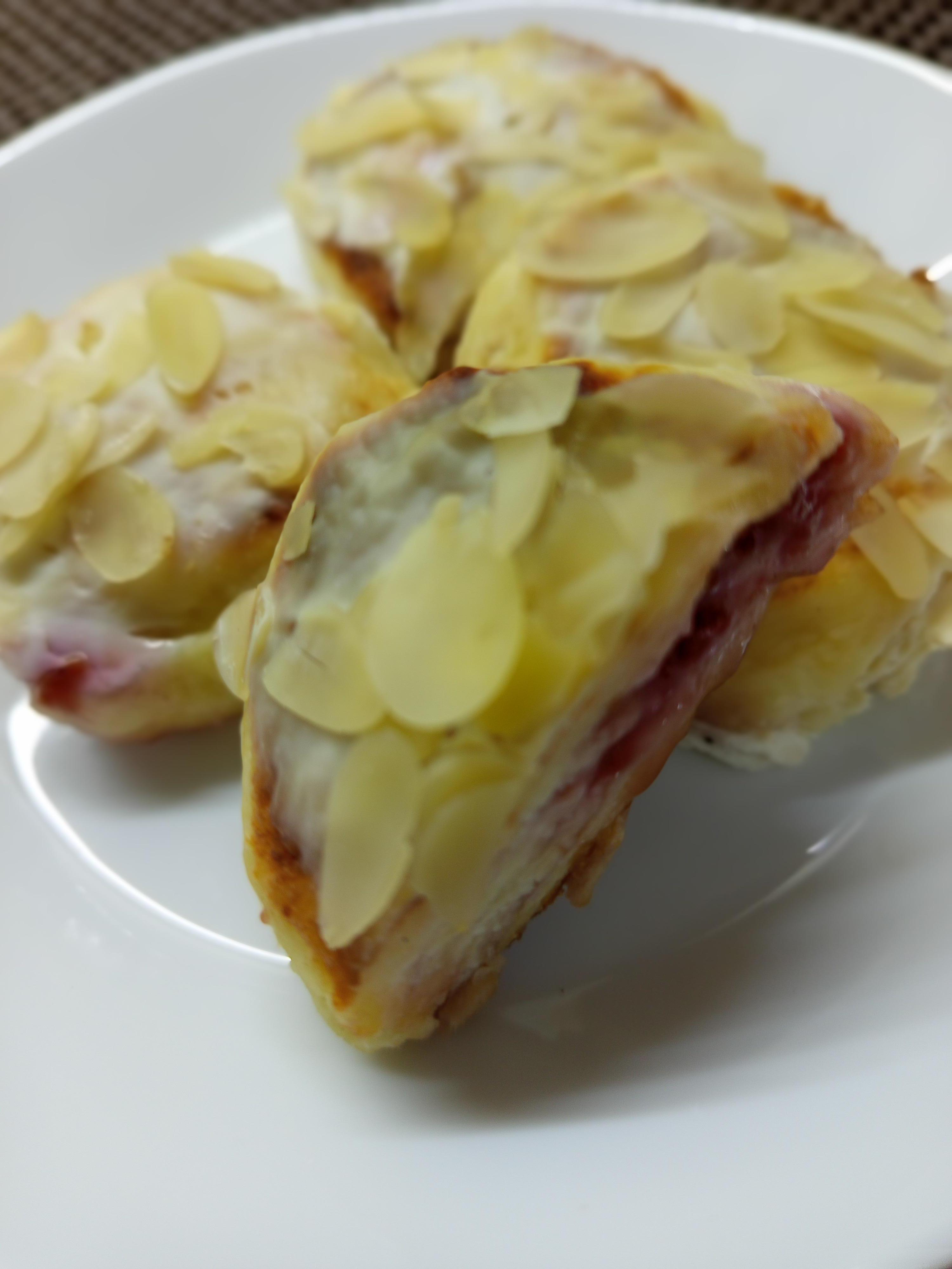 Запечені сирники з малиновим джемом