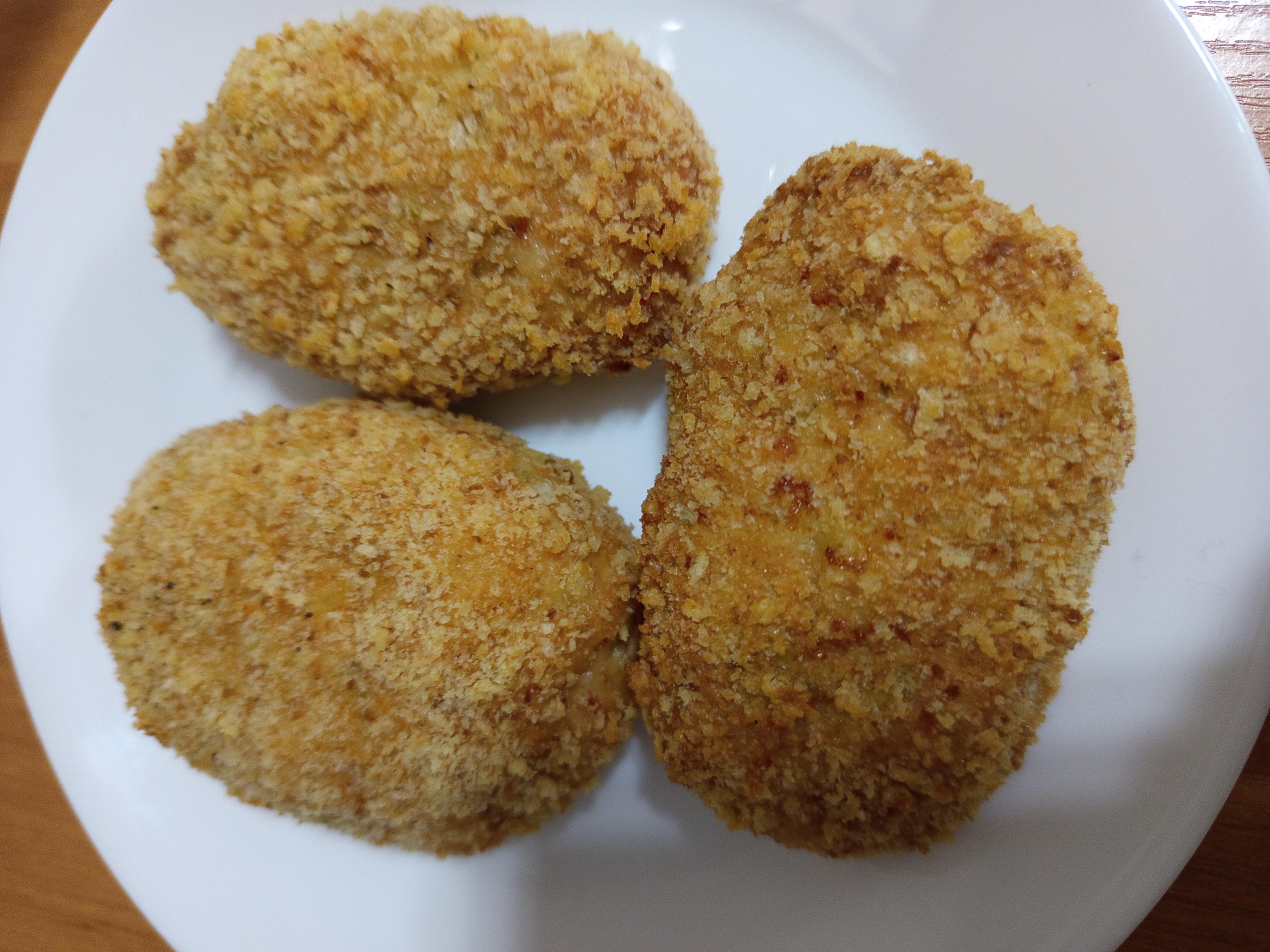 Корисні запечені дієтичні котлети з броколі