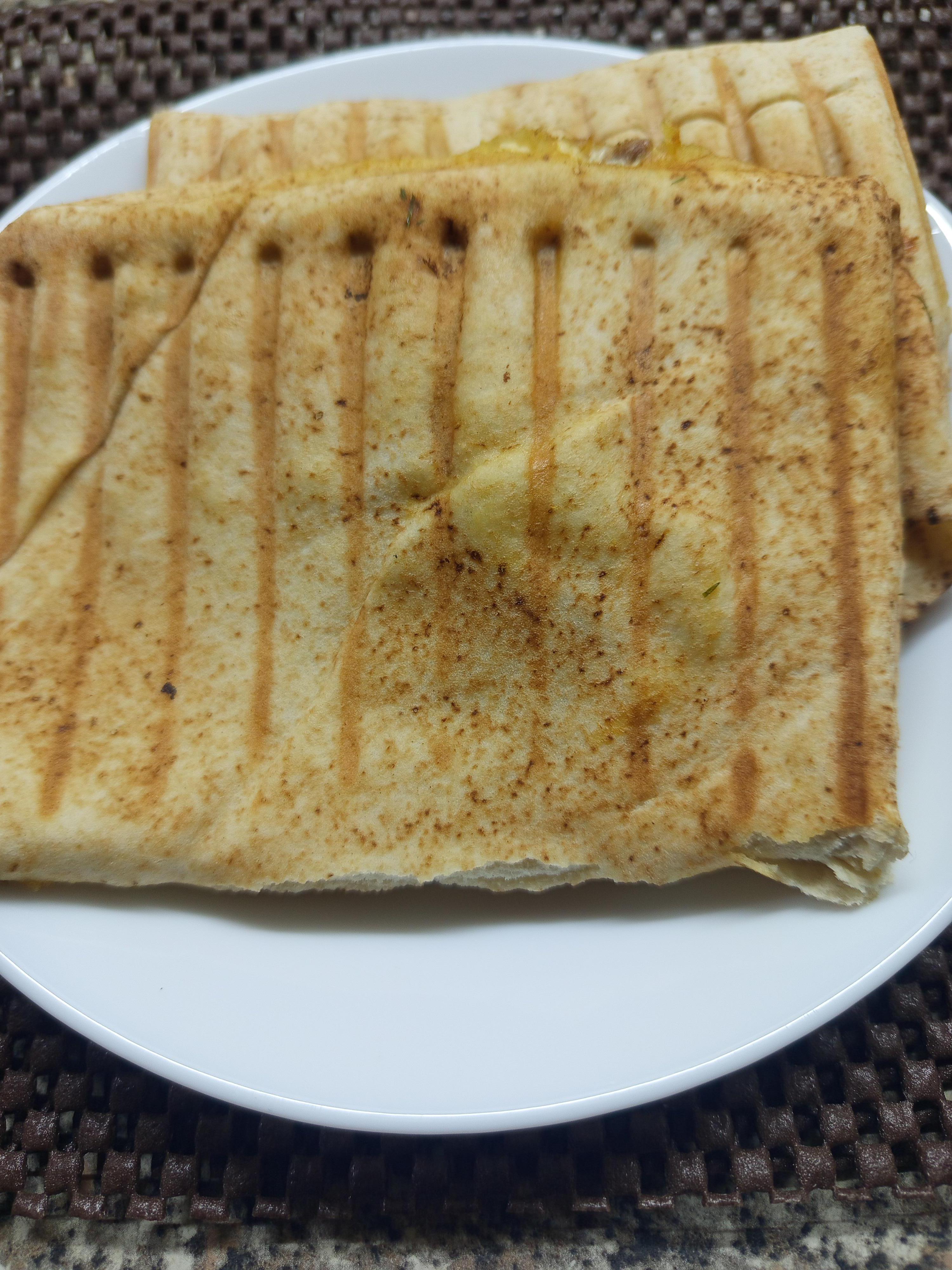 Лаваш з тунуцем та лимонним соусом