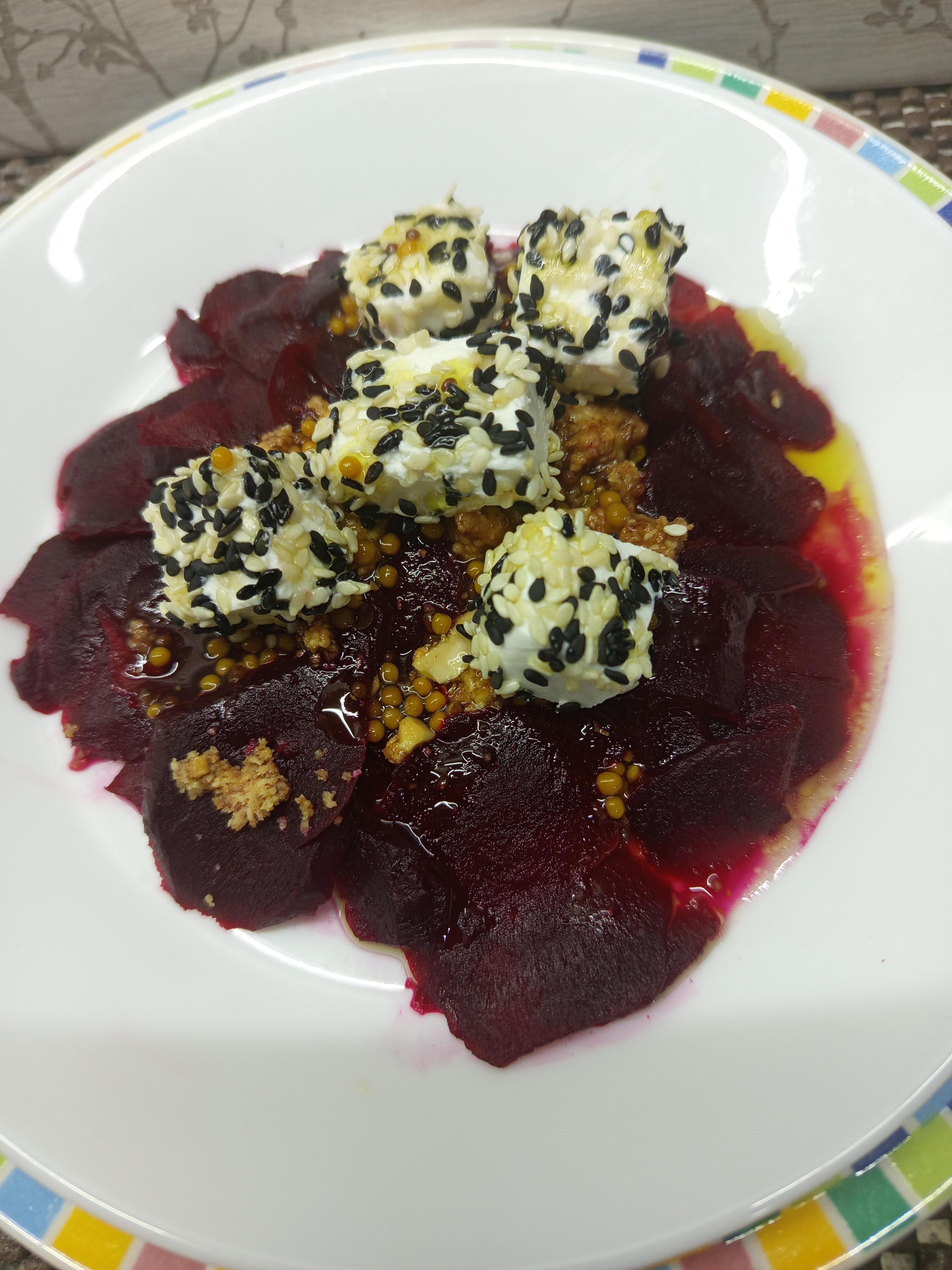 Салат з буряка з мигдалем та фетою