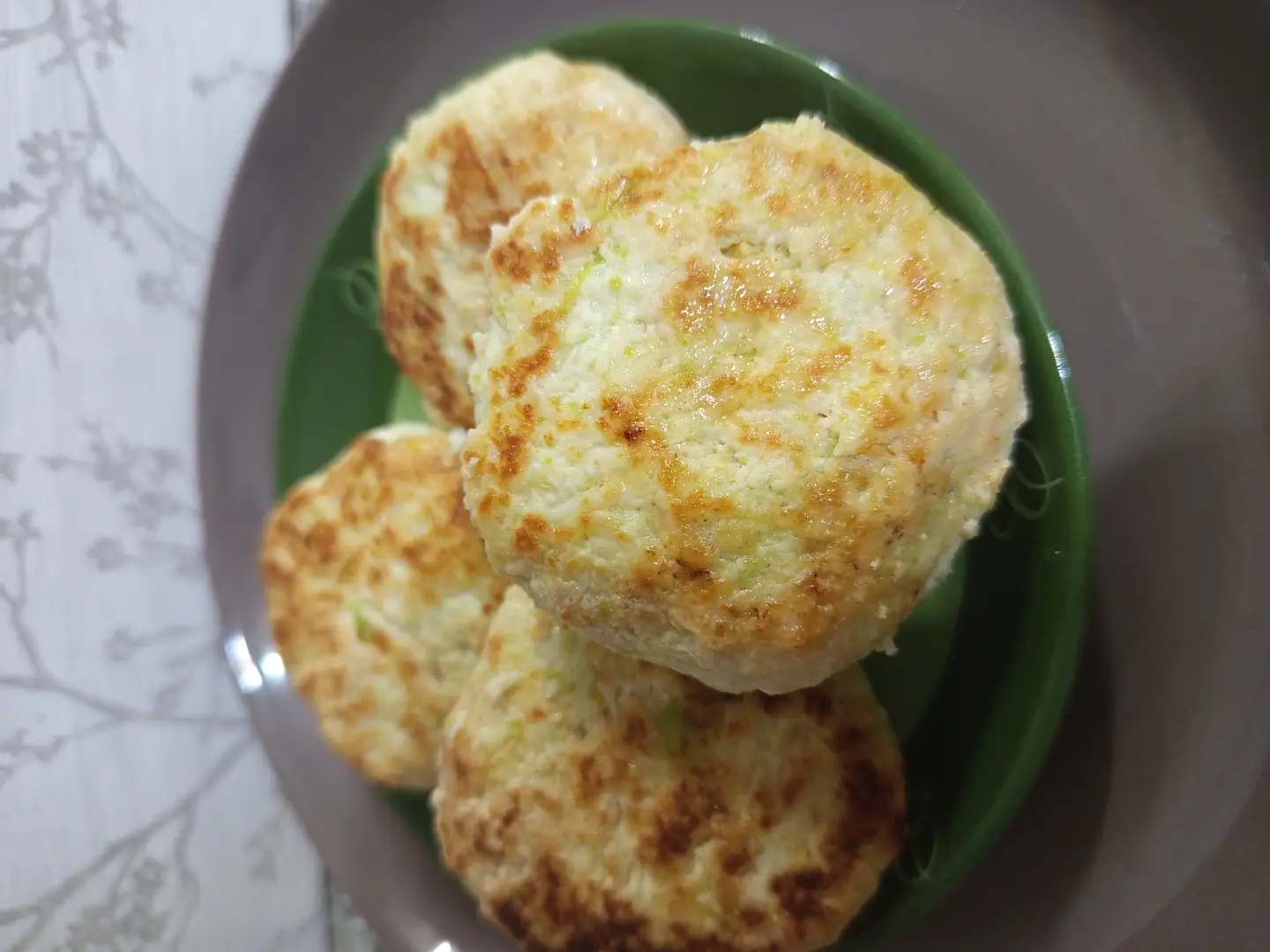 Курячі котлети з маслом
