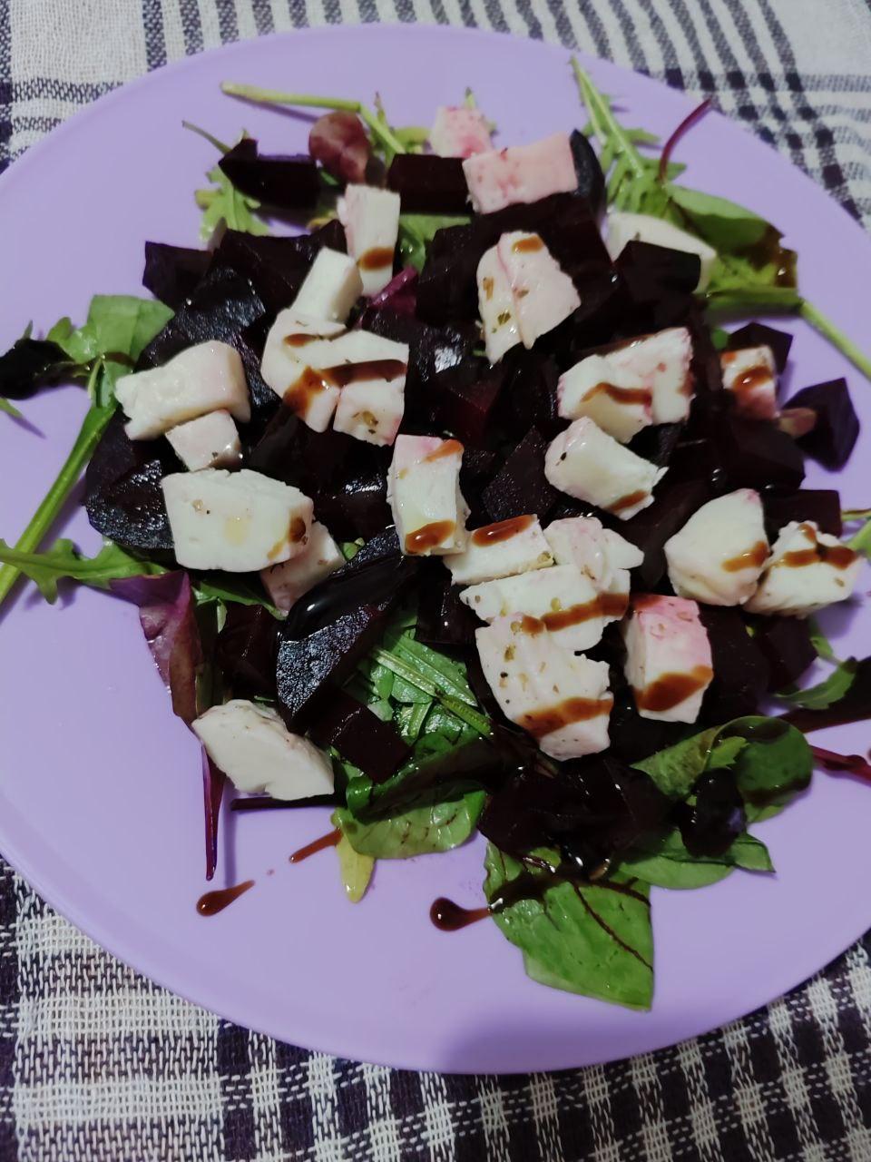 Салат з буряком та гермеліном