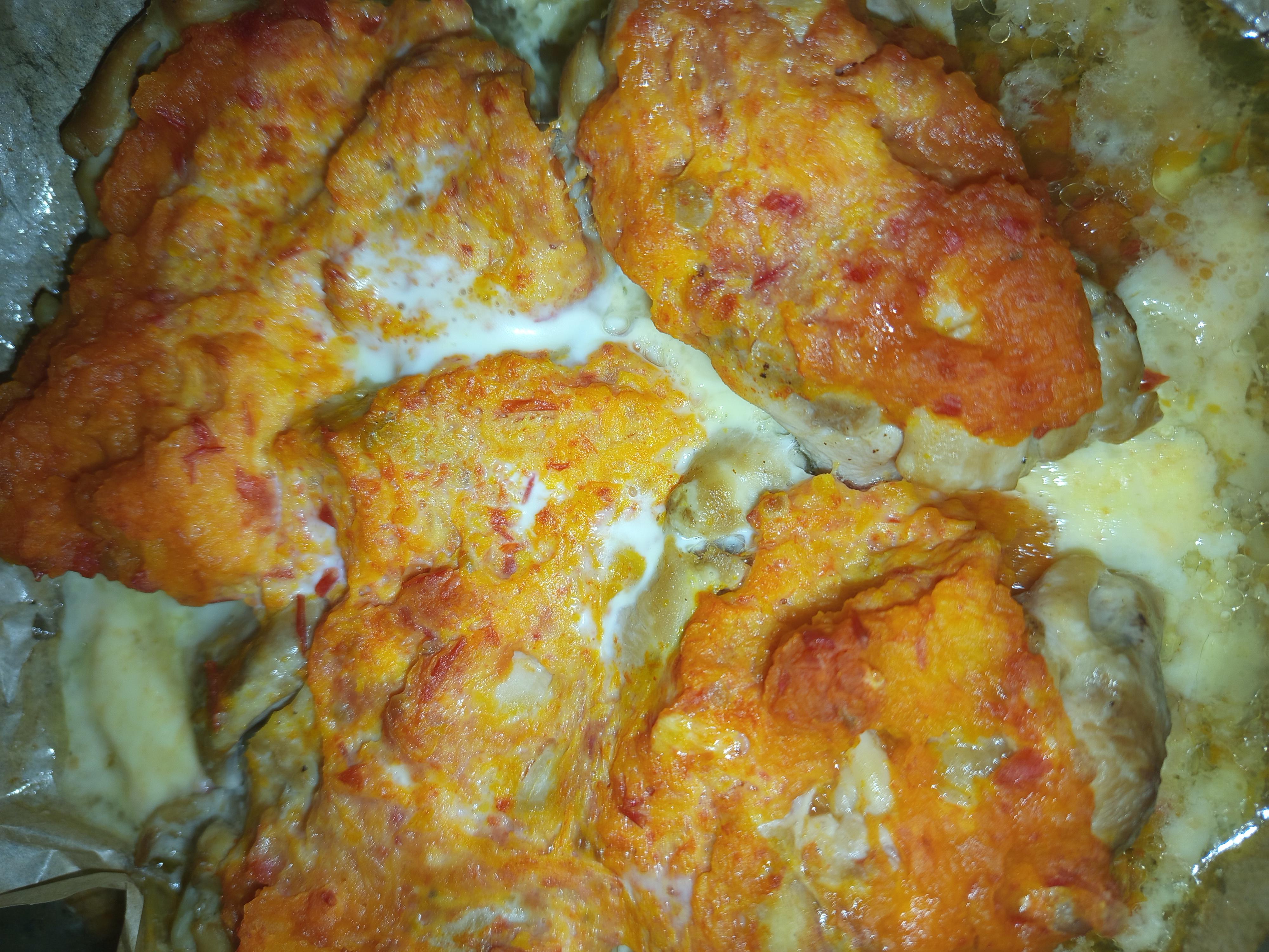 Запечена курка в томатно-гарбузовому соусі з яйцем