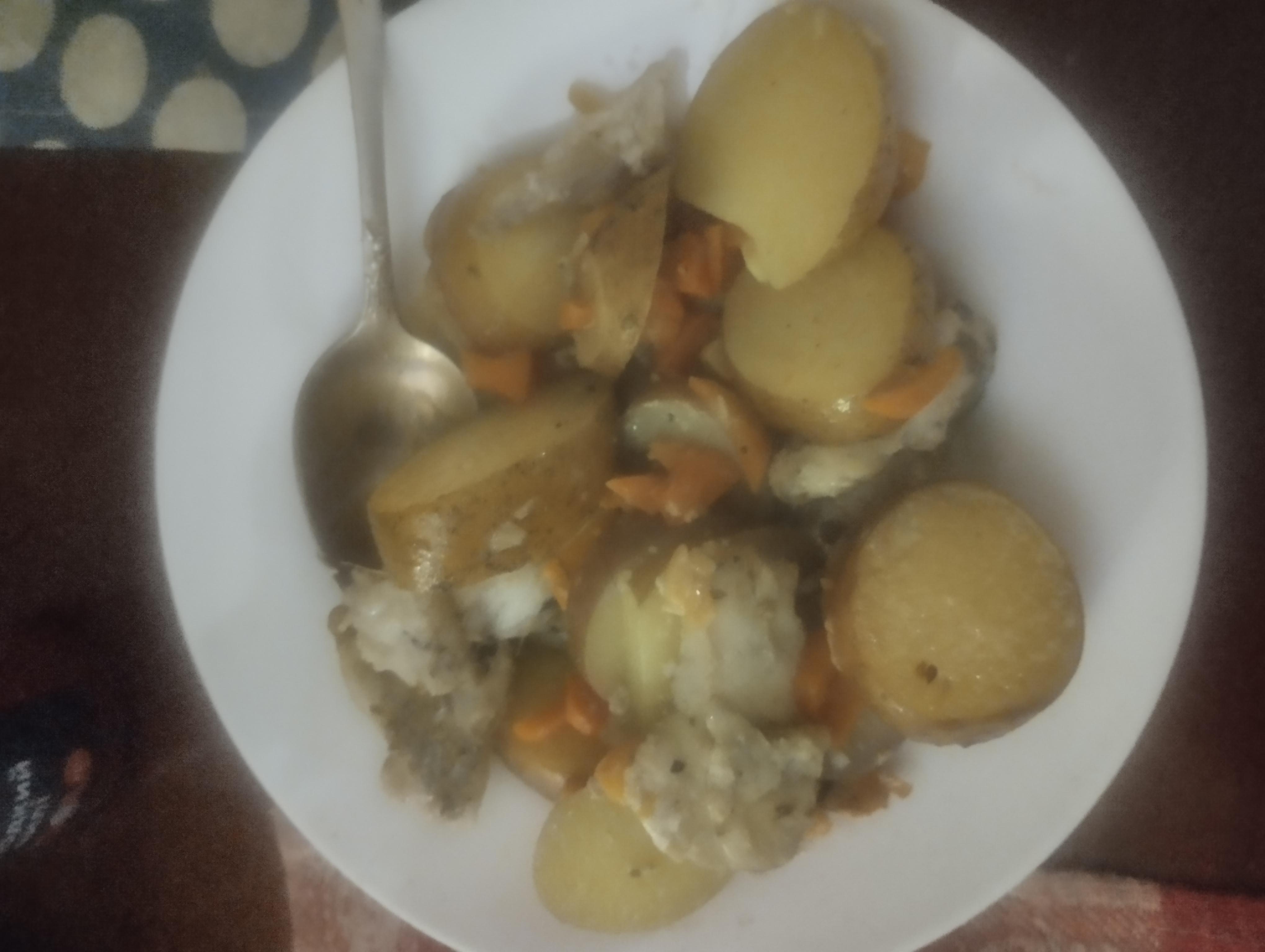 Запечена картопля з рибою