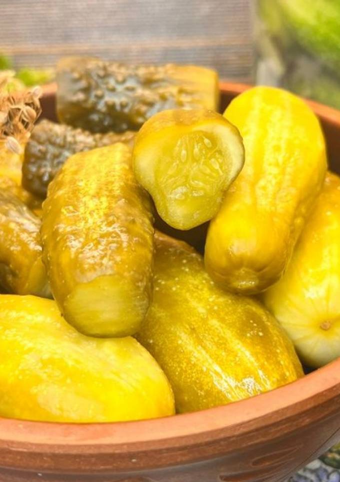 Хрумкі квашені огірки на зиму/Перевірений рецепт смачних квашених огірків)