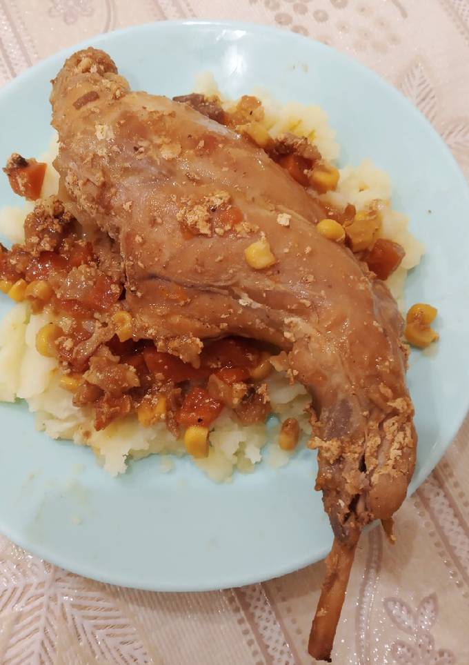Кролик запечений з овочами