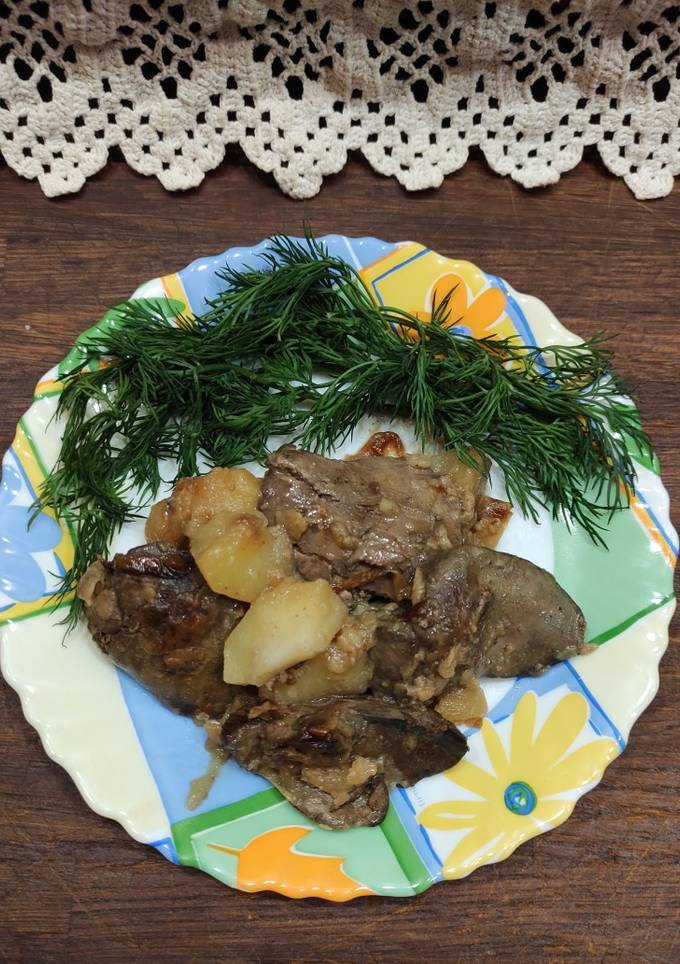 Куряча печінка з яблуками