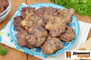 Куряча печінка в сметанно-часниковому клярі