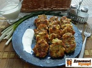 Курячі оладки з сиром і зеленню