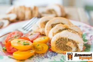 Курячий рулет з начинкою з «песто»