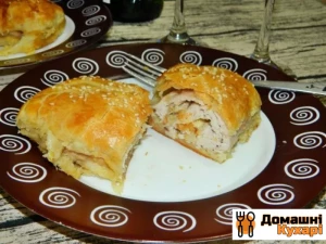 Курячий рулет з сирно-грибною начинкою