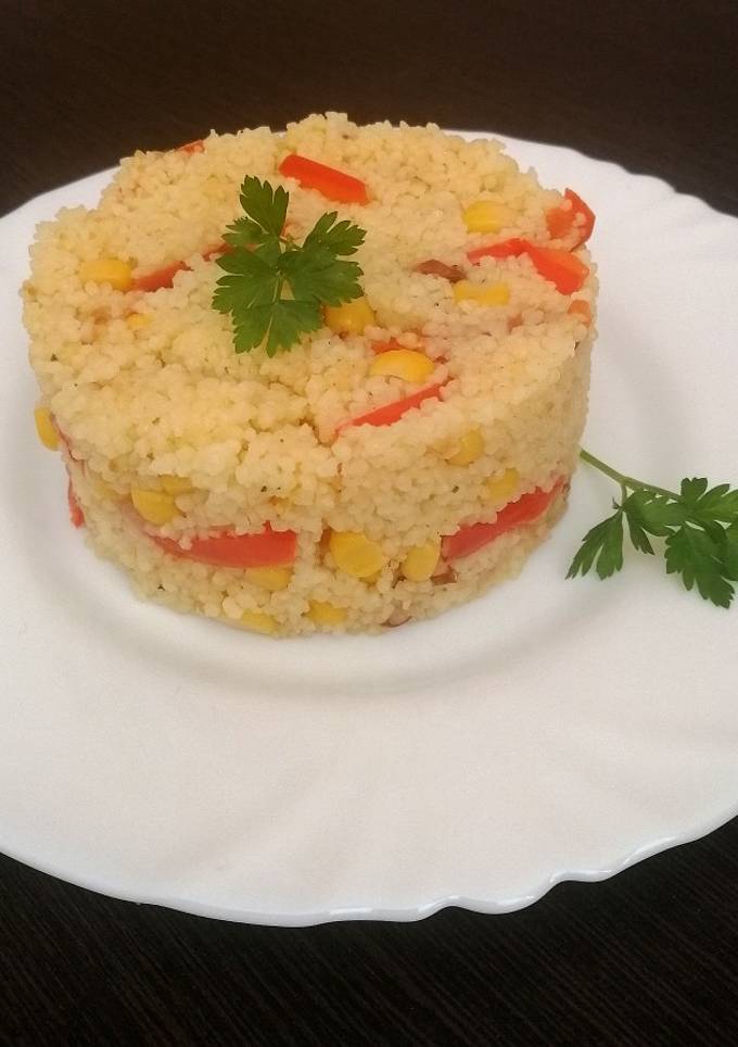 Кускус з овочами та беконом