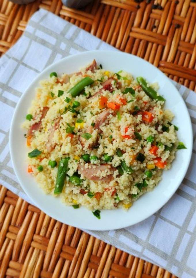 Кускус з овочами та копченою куркою