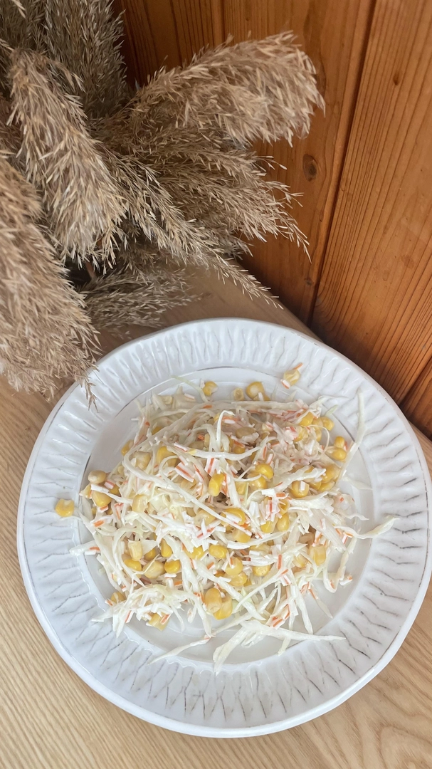 Капусний салат з крабовими паличками
