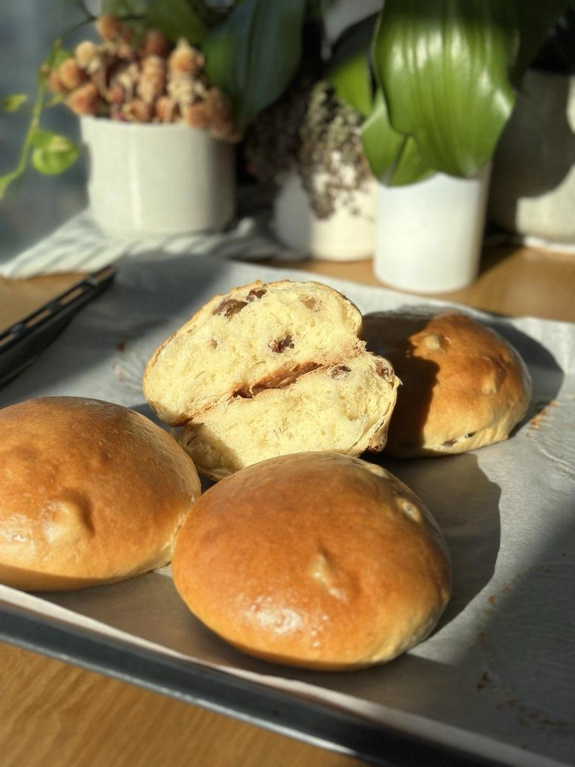 Булочки з родзинками