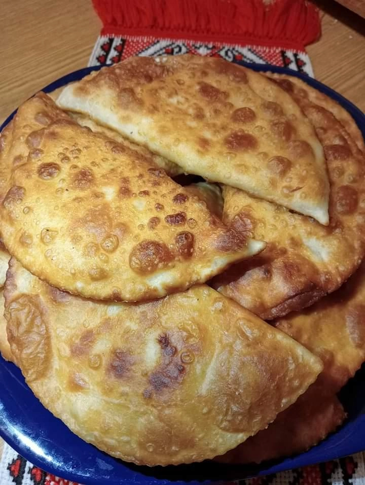 Чебуреки з кисломолочним сиром
