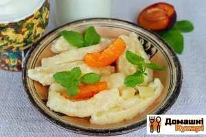 Ледачі вареники з персиком