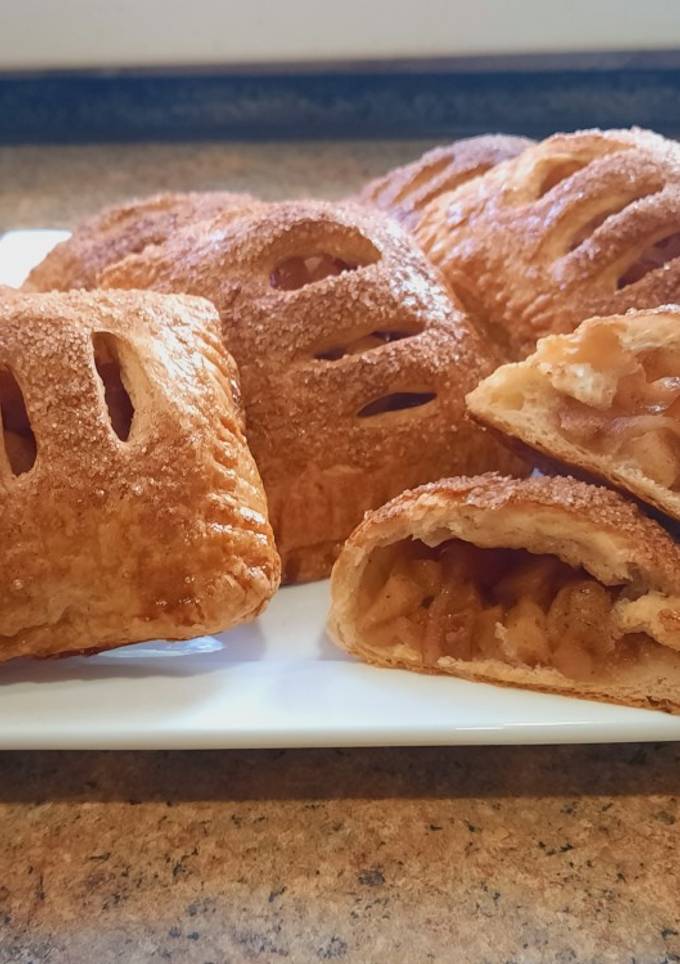Листкові пиріжки з яблуками та корицею.🍏🍎