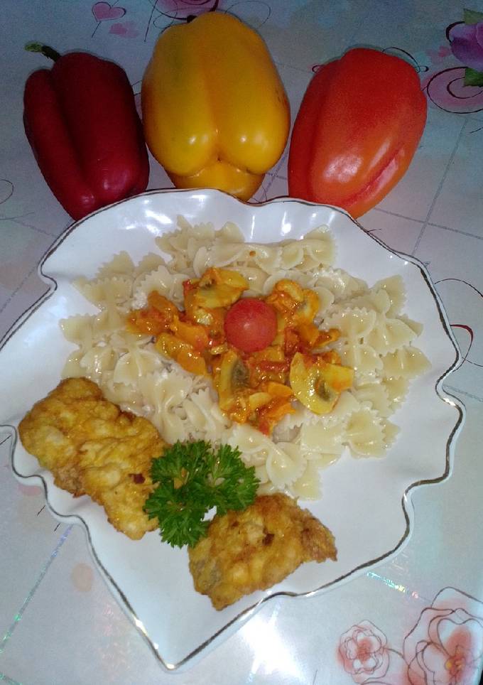 Макарони "Метелики" з грибами, морквою та цибулею