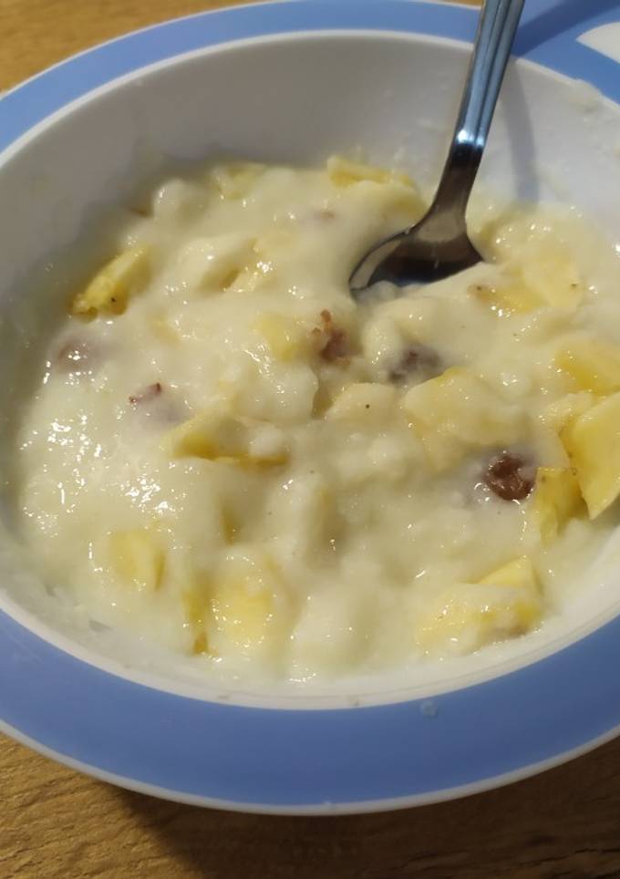 Манна каша з родзинками і бананом