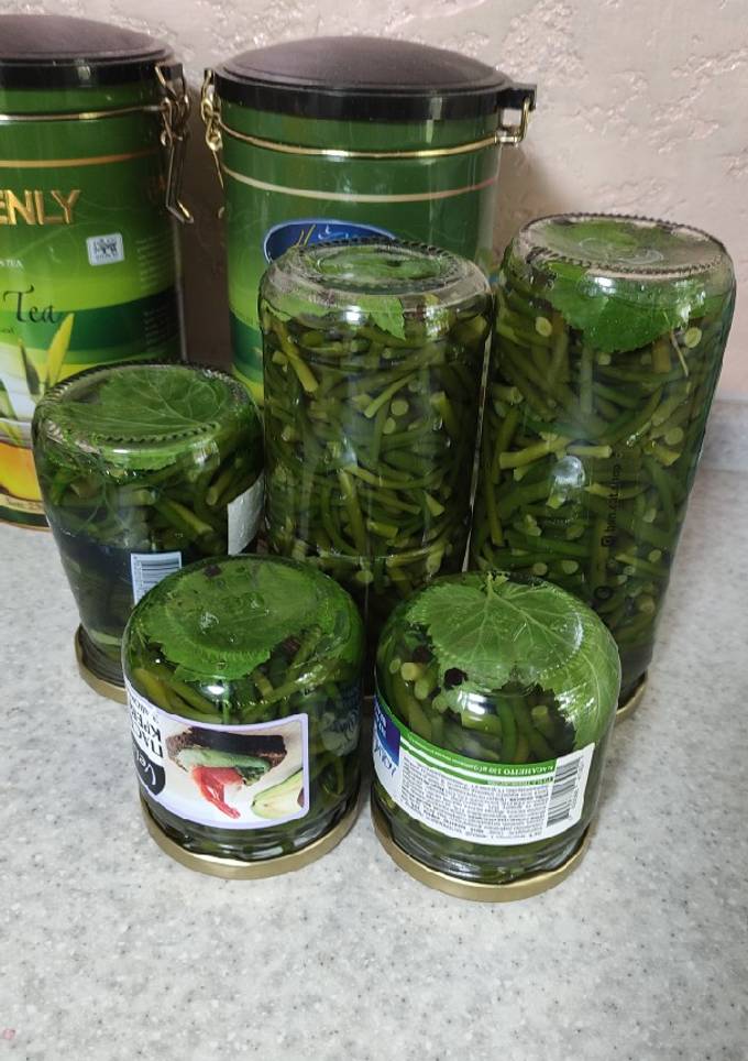 Мариновані часникові стрілки