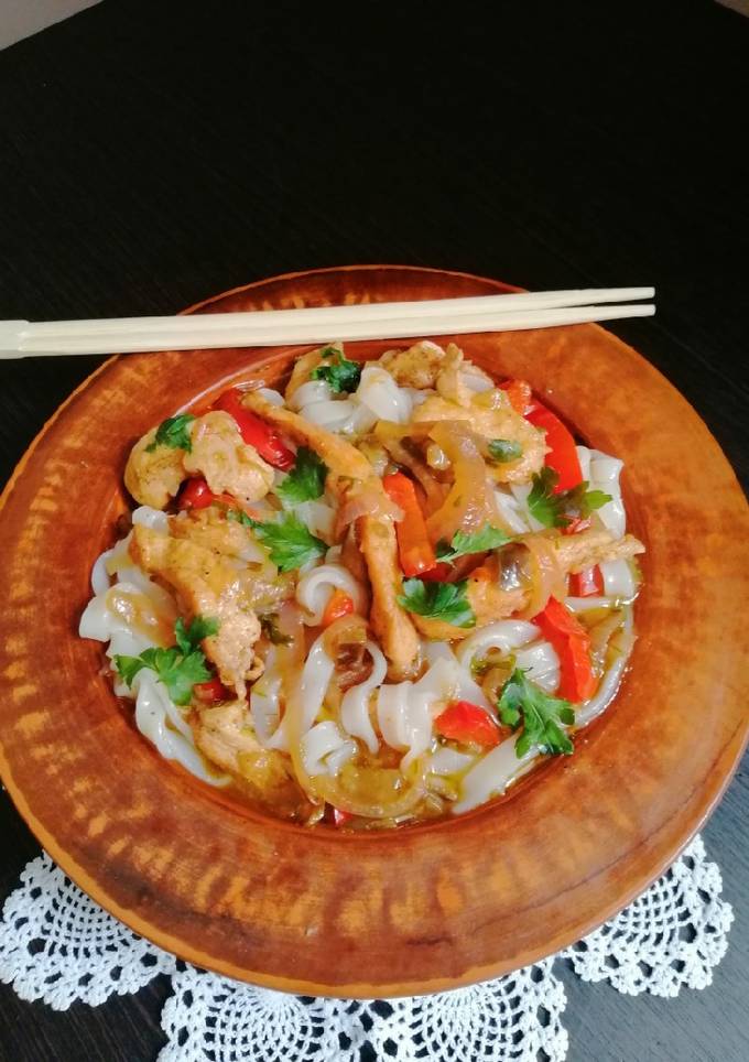 Не ПП Куряче філе з овочами та рисовою лапшою(Фунчоза)