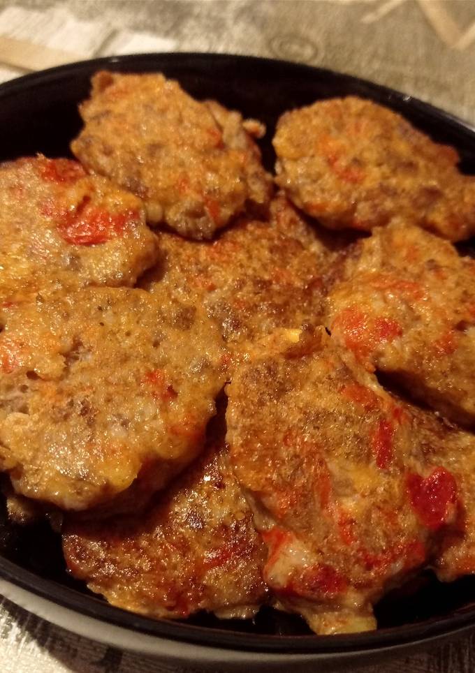 Оладки з курячими шлунками, солодким перцем, сиром і ячкою