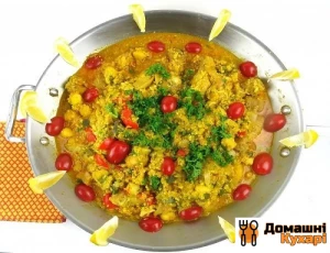 Паелья з куркою і овочами