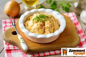 Паштет з курячої грудки з морквою і цибулею