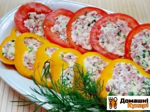 Перець, фарширований ковбасою і сиром