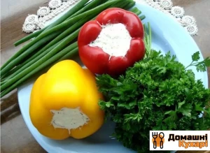 Перець, фарширований сиром і часником
