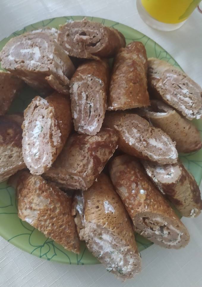 Печінкові рулетики з сирною начинкою