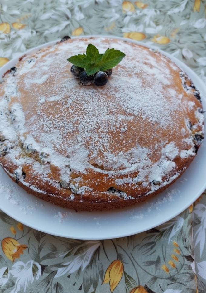 Пиріг з чорною смородиною