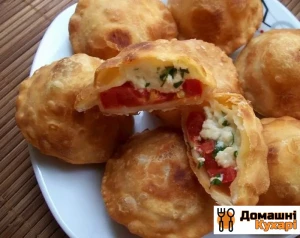 Пиріжки «бомбочки» з помідорами