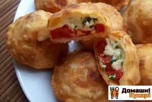 Пиріжки з помідорами