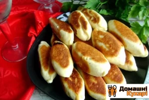 Пиріжки з рисом з дріжджового тіста