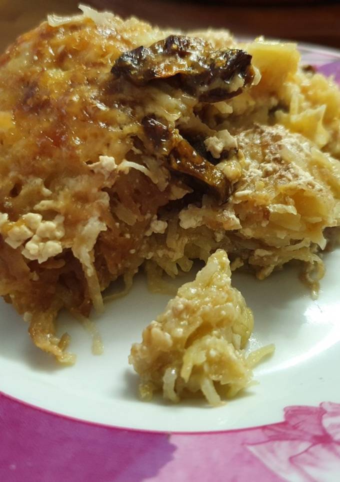 Пляцки з фаршем, грибами та сметаною