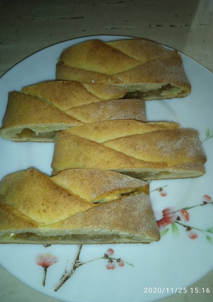 Плетенка з яблуками