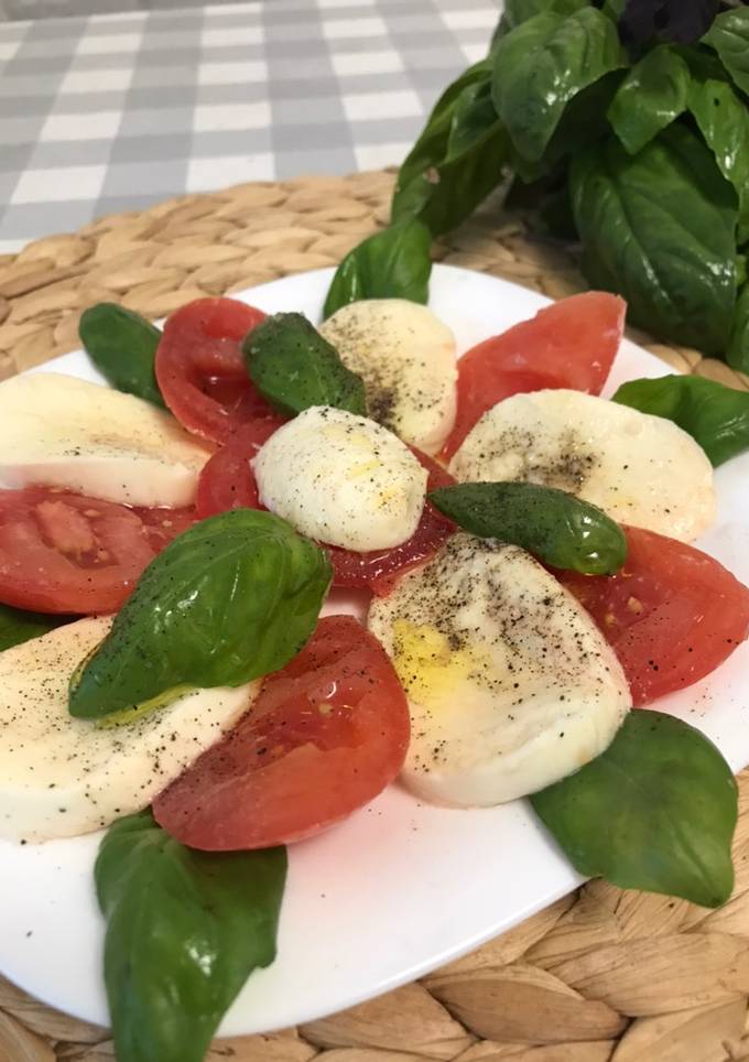 Салат "Капрезе"🍅