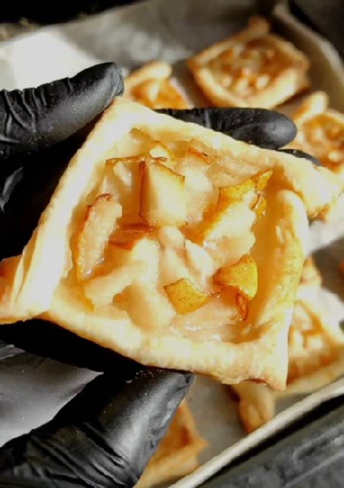 Слойки з грушами
