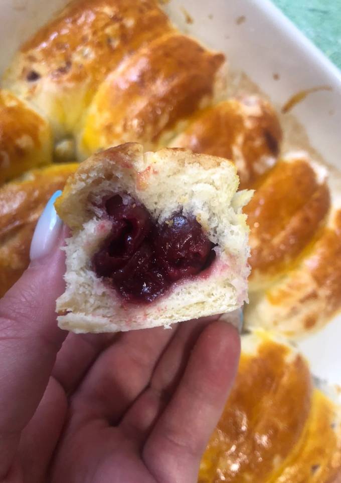 Смачнющі пиріжки з вишнями