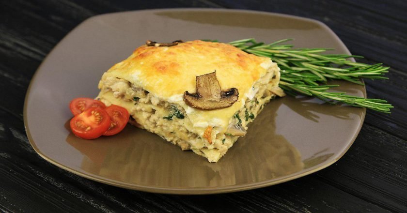 млинцевий пиріг з куркою і грибами - готуємо з покроковими фото