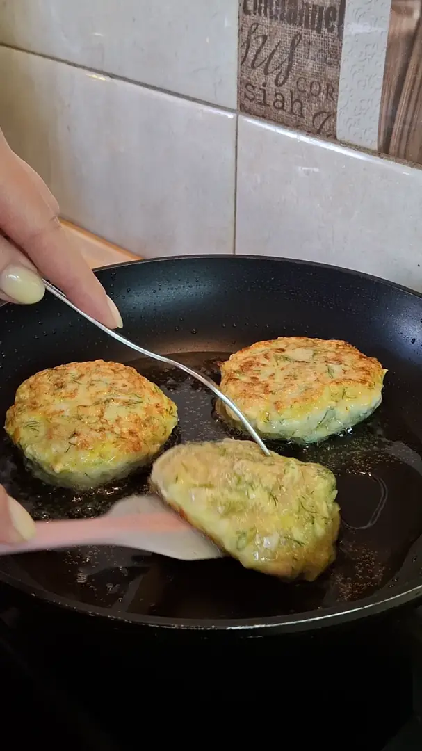 Курячі котлети з кабачками