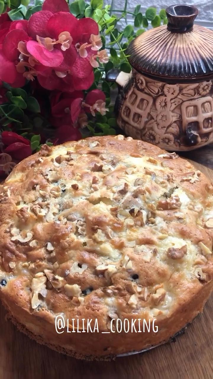 Найлегший рецепт яблучного пирога з родзинками та горіхами😋