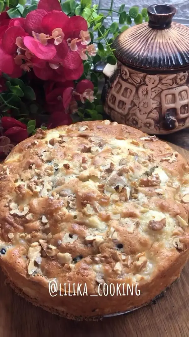 Найлегший рецепт яблучного пирога з родзинками та горіхами😋